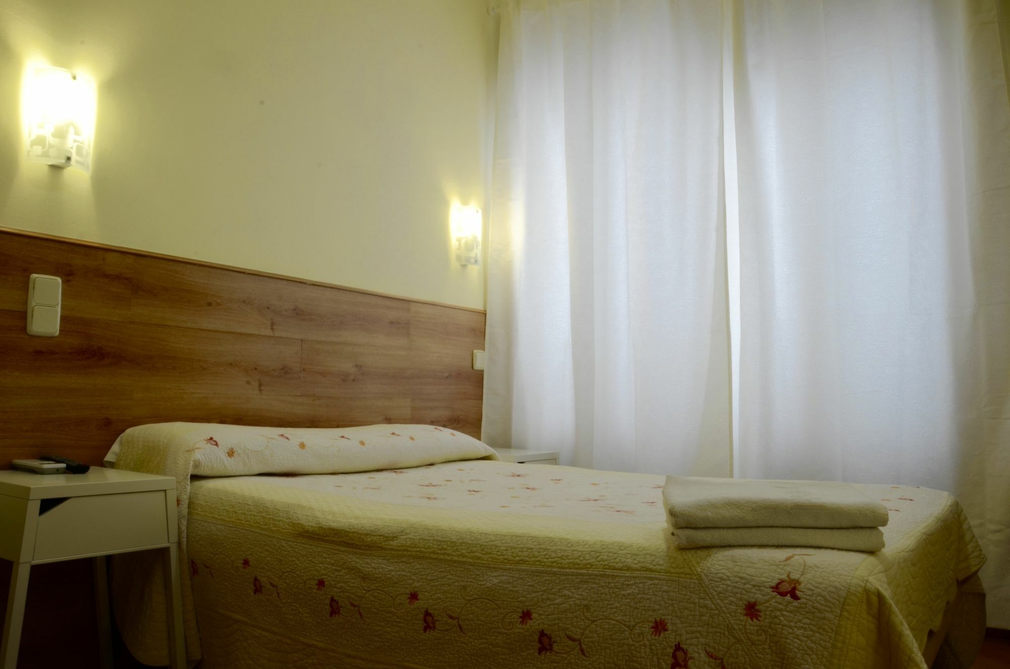 Hostal Nersan2 Madrid Exterior photo
